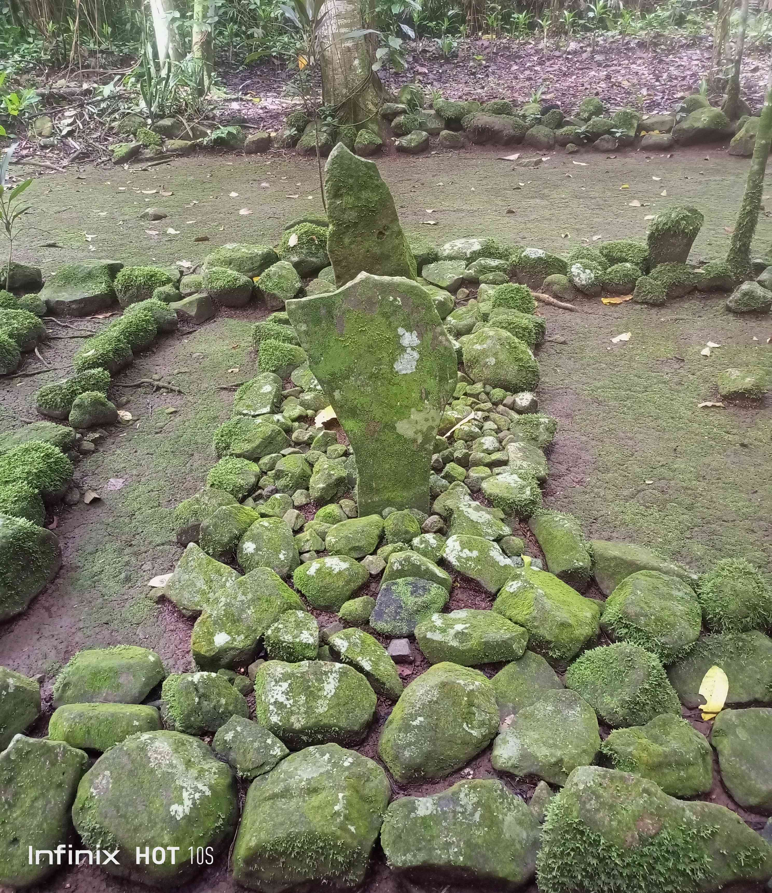 Makam leluhur Rajadesa Ciamis (dok. pribadi)