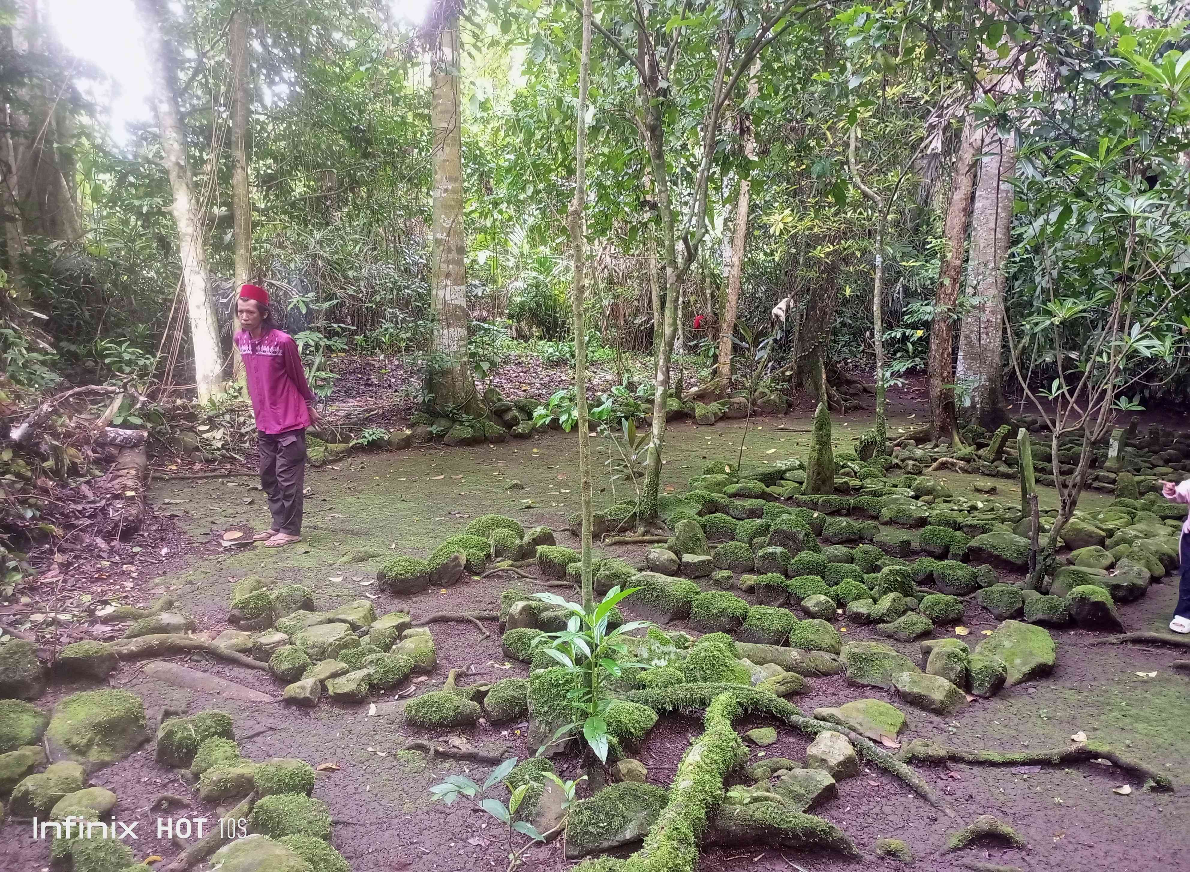 Makam leluhur Rajadesa Ciamis (dok. pribadi)