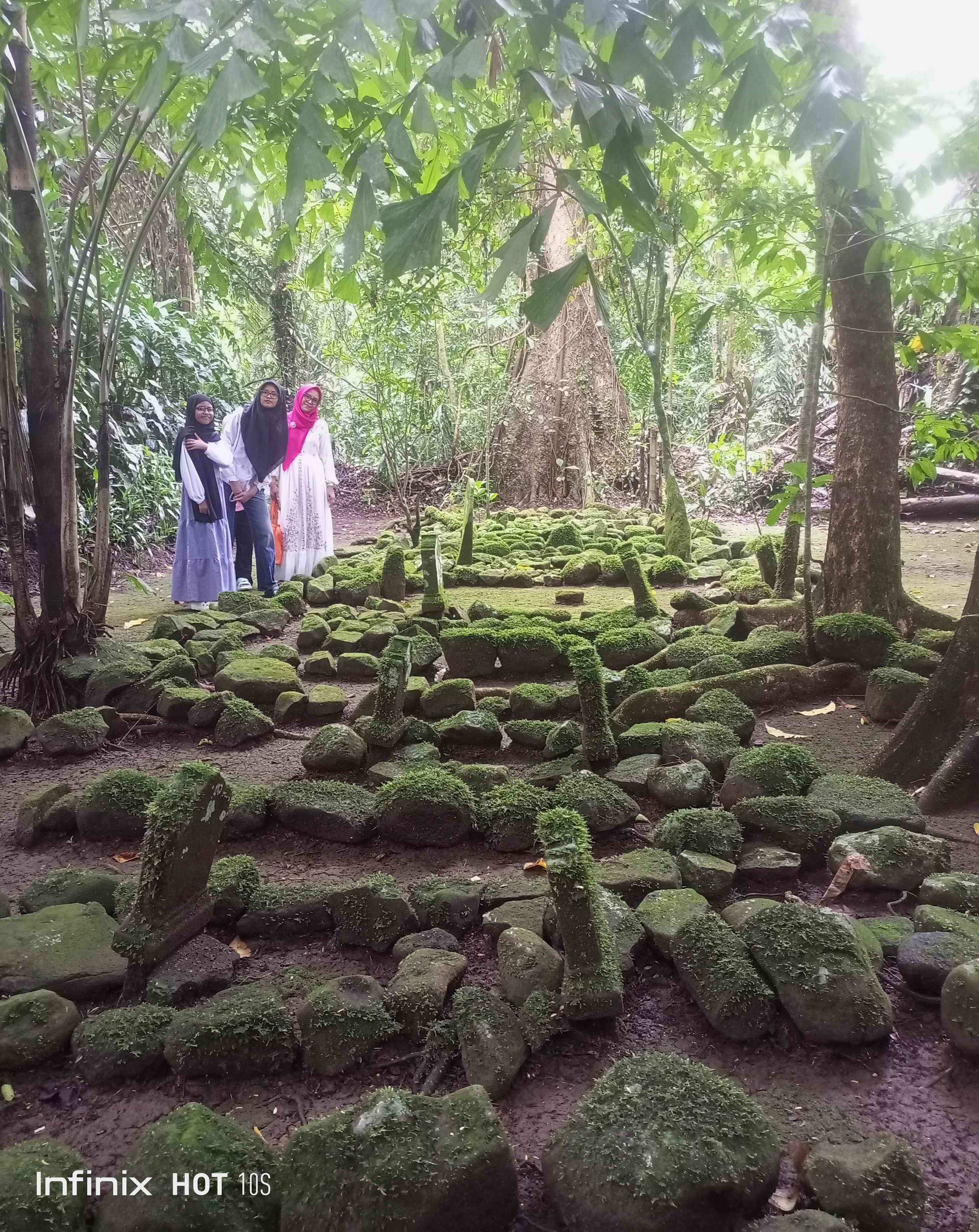 Makam leluhur Rajadesa Ciamis (dok. pribadi)