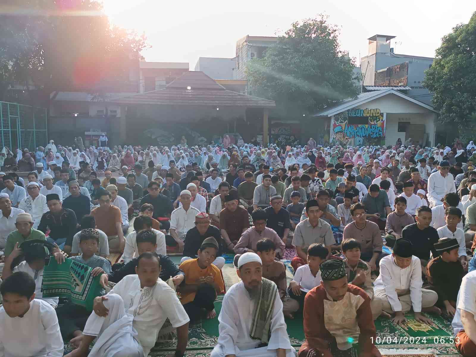 Dokumentasi jamaah Sholat idul fitri (dokumen pribadi)