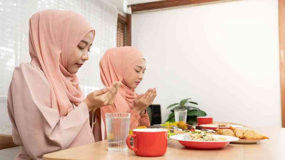 Ilustrasi berbuka puasa|dok. iStockphoto, dimuat tirto.id