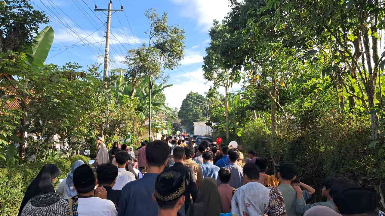 Dokumentasi pribadi/Jalan kaki menuju tempat sholat