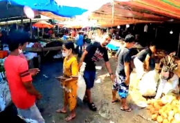 Salah satu sudut Onan Baru Pangururan, wajah kumuh pasar tradisional (Foto: Tangkapan layar YouTube Tambunan Edward)