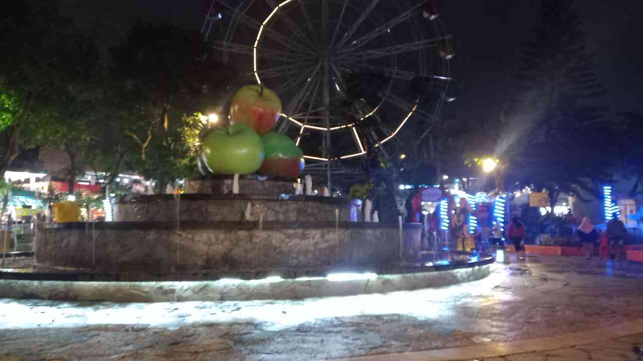 alun alun kota batu april 2024. sumber gambar Guruh sugeng M