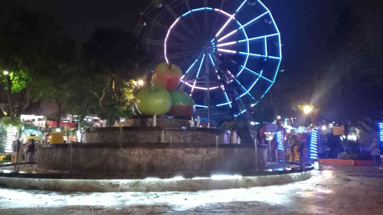 PATUNG APEL ALUN ALUN KOATA BATU. sumber gambar GURUH SUGENG M