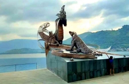 Patung Boru Saniangnaga dan Boraspati Ni Tano di Waterfront City Pangururan (Foto: Tangkapan layar YouTube bhumy)