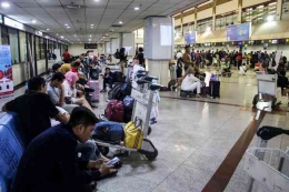 Sejumlah penumpang pesawat dibandara Juanda menjelang lebaran kemarin (iNews)