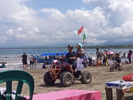 Motor ATV  di pasir pantai Pangandaran (dok. pribadi)
