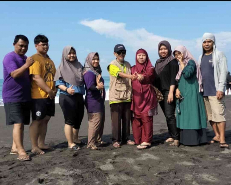 Bigg famili @ Dewa Ruci beach Purworejo (dokpri)