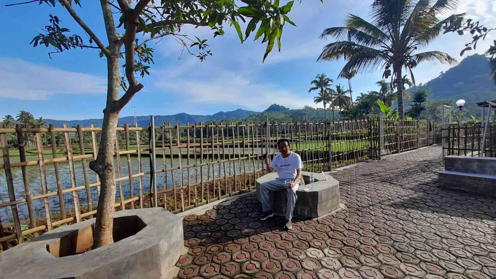 Bapak Sali Iskandar sedang mudik ke kampung halaman (Foto. Dok. Pribadi)