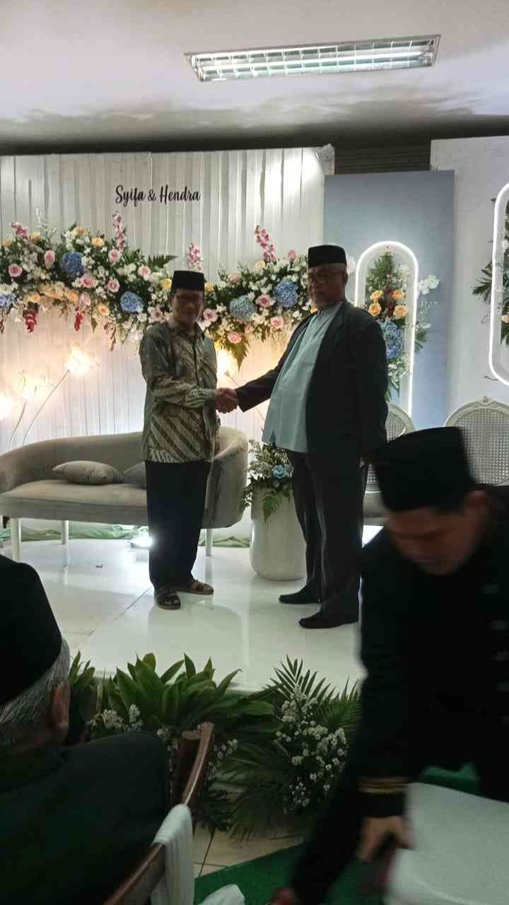 Ustadz Syahroni dan ustadz Junaedi sumber gambar dokumen pribadi 