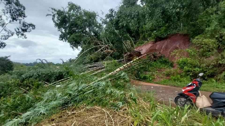 Longsor di Batualu, Kecamatan Sangalla Selatan. Sumber: Aleksander Mangoting.