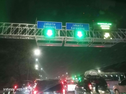 Kemacetan terjadi di jalur one way dan contraflow arah Jakarta. (Dokumentasi Pribadi)