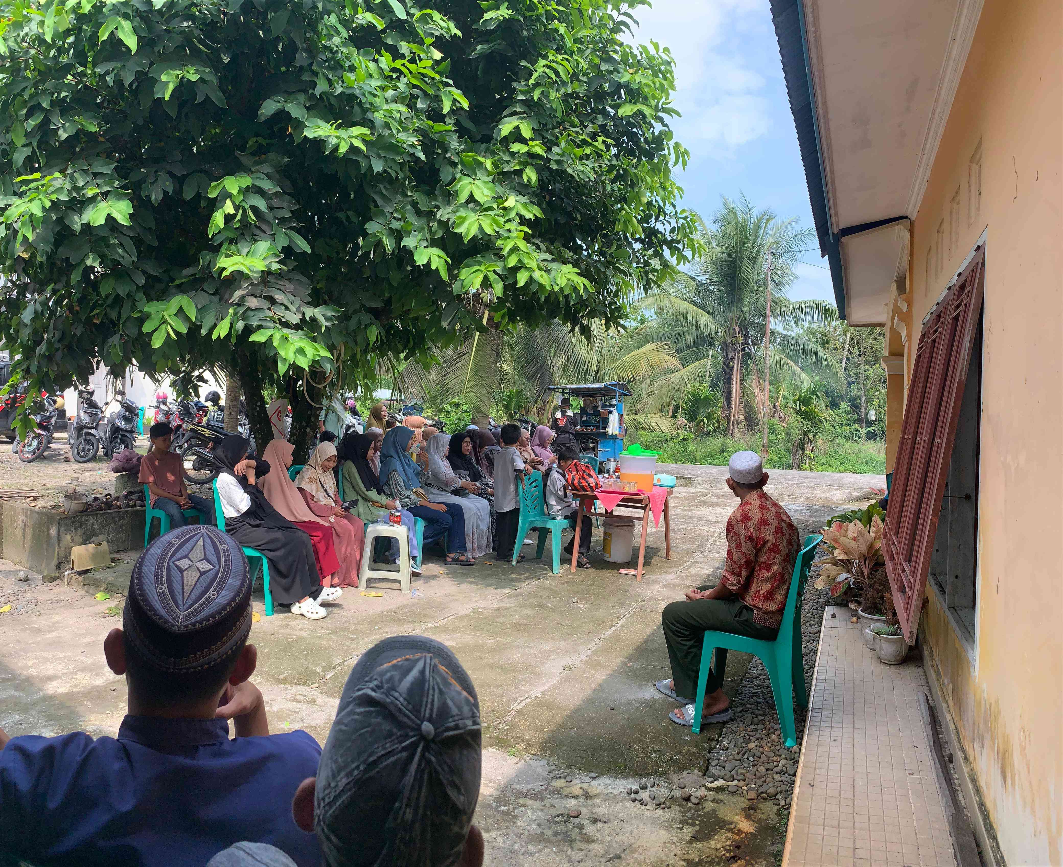 Suasana open house di rumah Afredison. (foto dokpri)