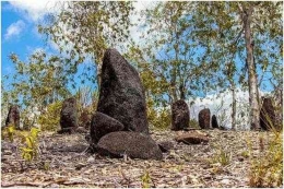 Sumber: Tutari Megalithic site has tourism potential but little attention paid to it | (www.southeastasianarchaeology.com)