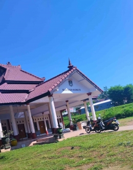 Balai Dusun Arjomulyo sebagai lahan parkir |(Dokumentasi Pribadi)