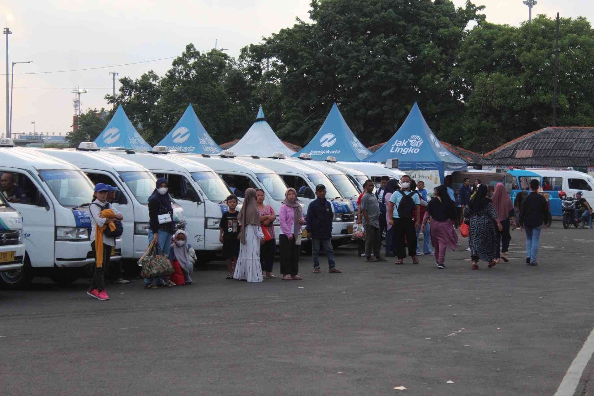 Para pemudik mulai memenuhi arus balik di terminal Tanjung Priok, Jakarta Utara.