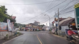 Pertigaan jalan trans Sulawesi di pusat kota Makale, Tana Toraja. Sumber: dok. pribadi.
