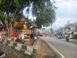 Monumen Raden Dewi Sartika, di Cacalengka, Bandung (Foto: Dok. Pribadi)