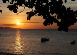 Sumber foto : Sunset di pantai Kupang. (Z Creators/Arianto Selly)