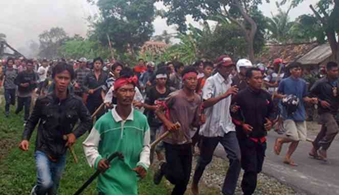 Ilustrasi Kerusuhan Antar Etnis di Kalimantan Barat (sumber : boombastis)