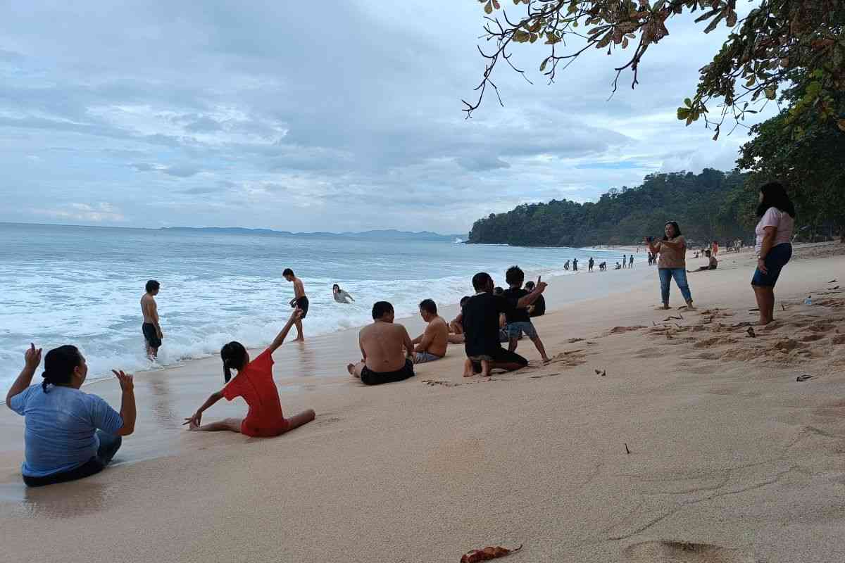 Gambar pantai. Dok. Pribadi.