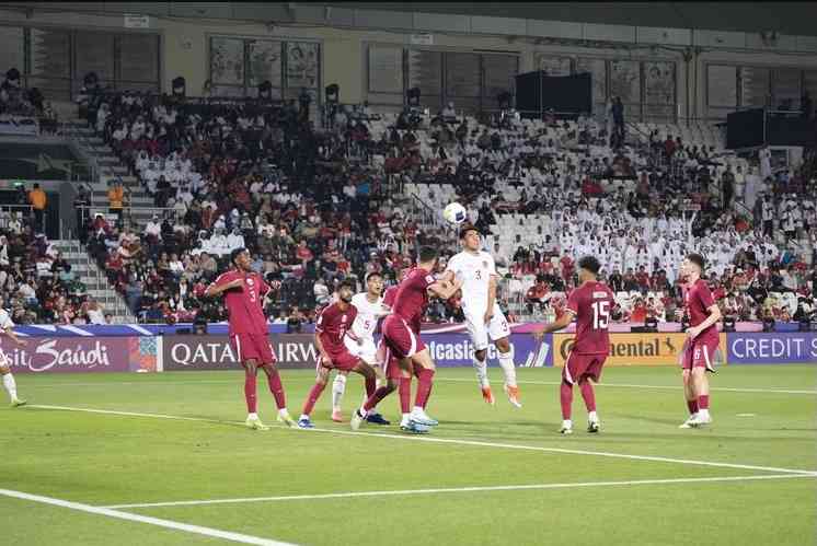 Foto : HT Qatar Vs Indonesia: Garuda Terhalang Tiang, Kemasukan Gol Penalti (kompas.com) 