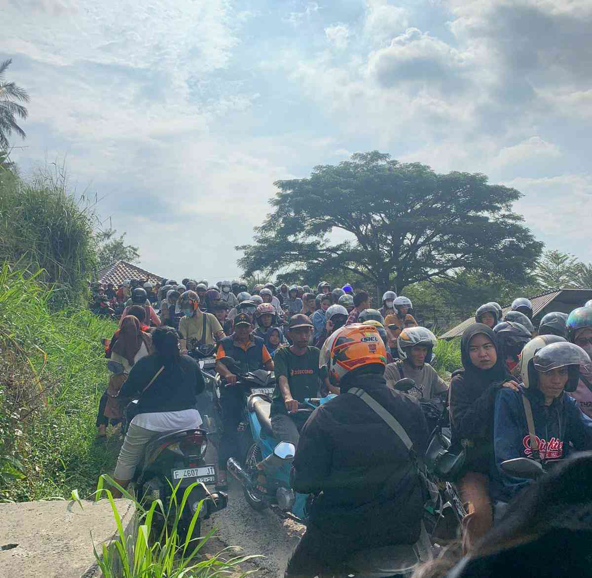 Foto lapangan gesekan dua arah Puncak Bogor Sabtu (13/4/2024). Foto: Talita Aqila/Kompasiana