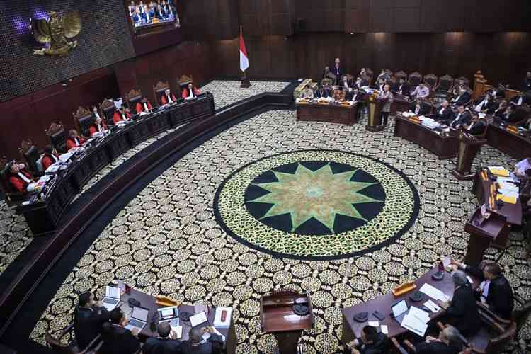 Suasana salah satu sidang sengketa Pilpres 2024 di MK tanggal 3 April 2024 (dok foto: ANTARA via kompas.com)