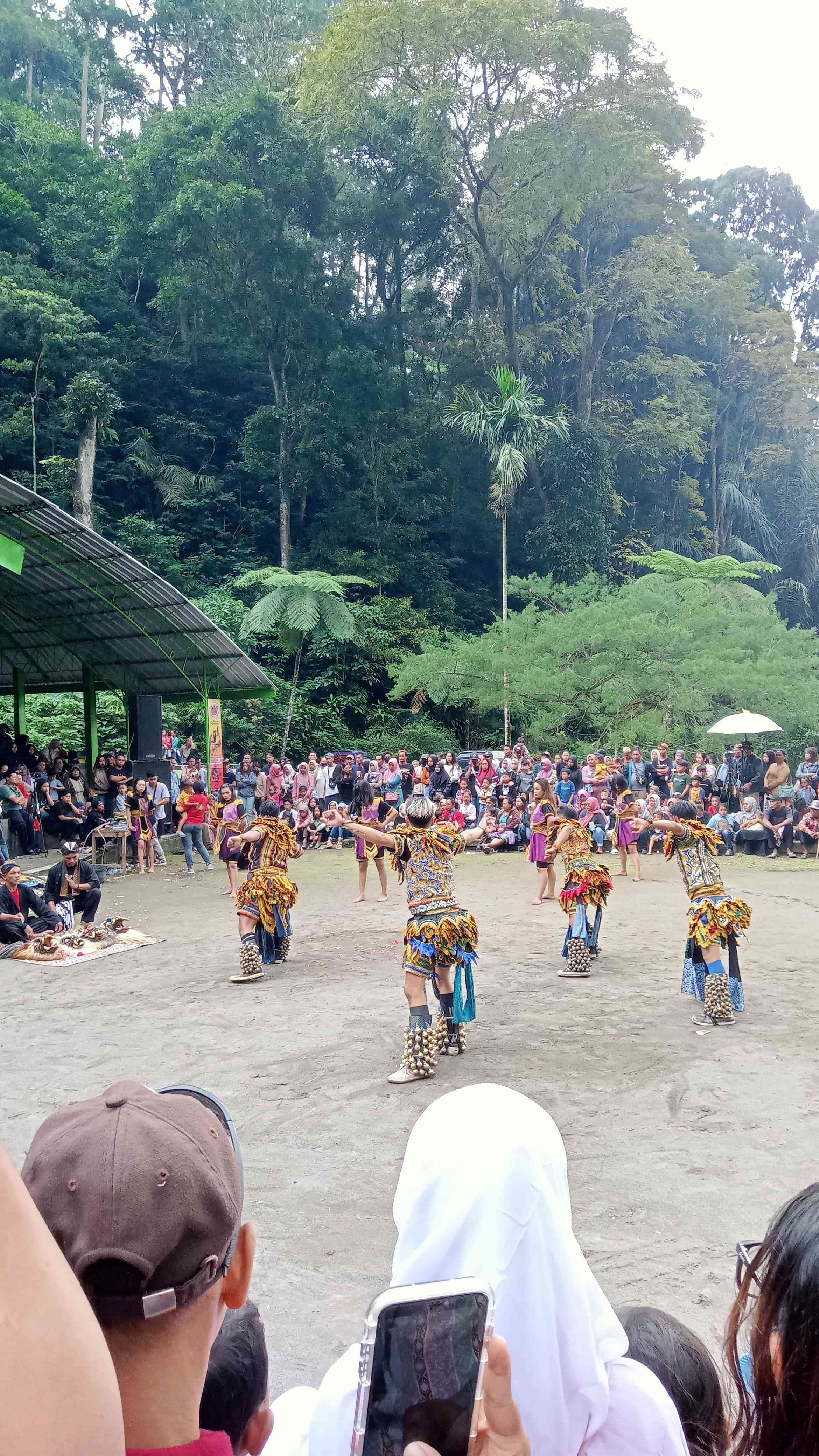 Jathilan yang digelar secara bergilir setiap minggu (Sumber : Dokumen Pribadi)