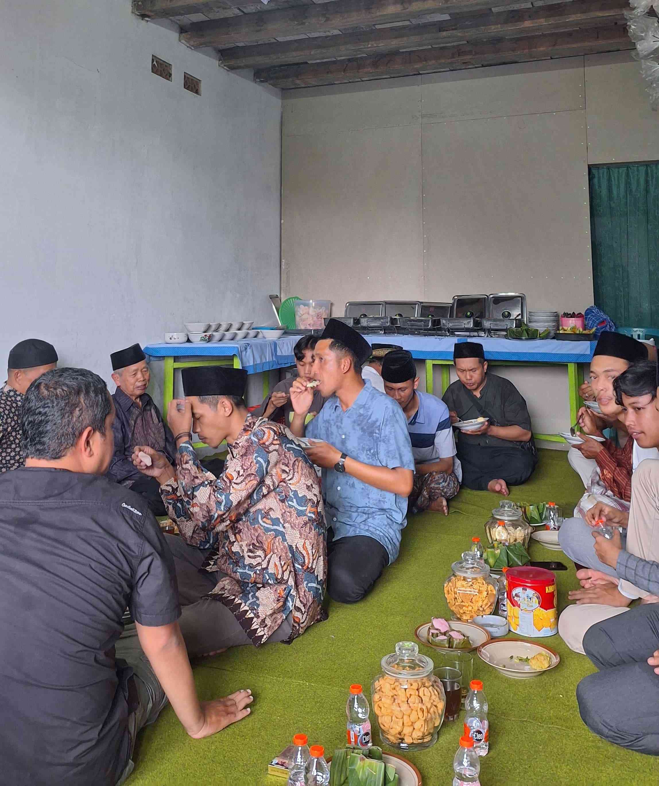 Dokumen Pribadi (makan-makan saat acara halal bihalal) 