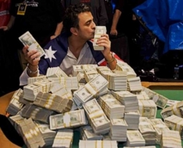 Ilustrasi bagaimana dunia modern sangat mencintai uang. Foto : gcgi.info/blog