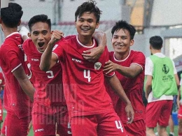 Komang Teguh (tengah) melakukan selebrasi setelah mencetak gol dan mengantar Timnas Indonesia menang atas australia. Foto: IG timnas.indonesia