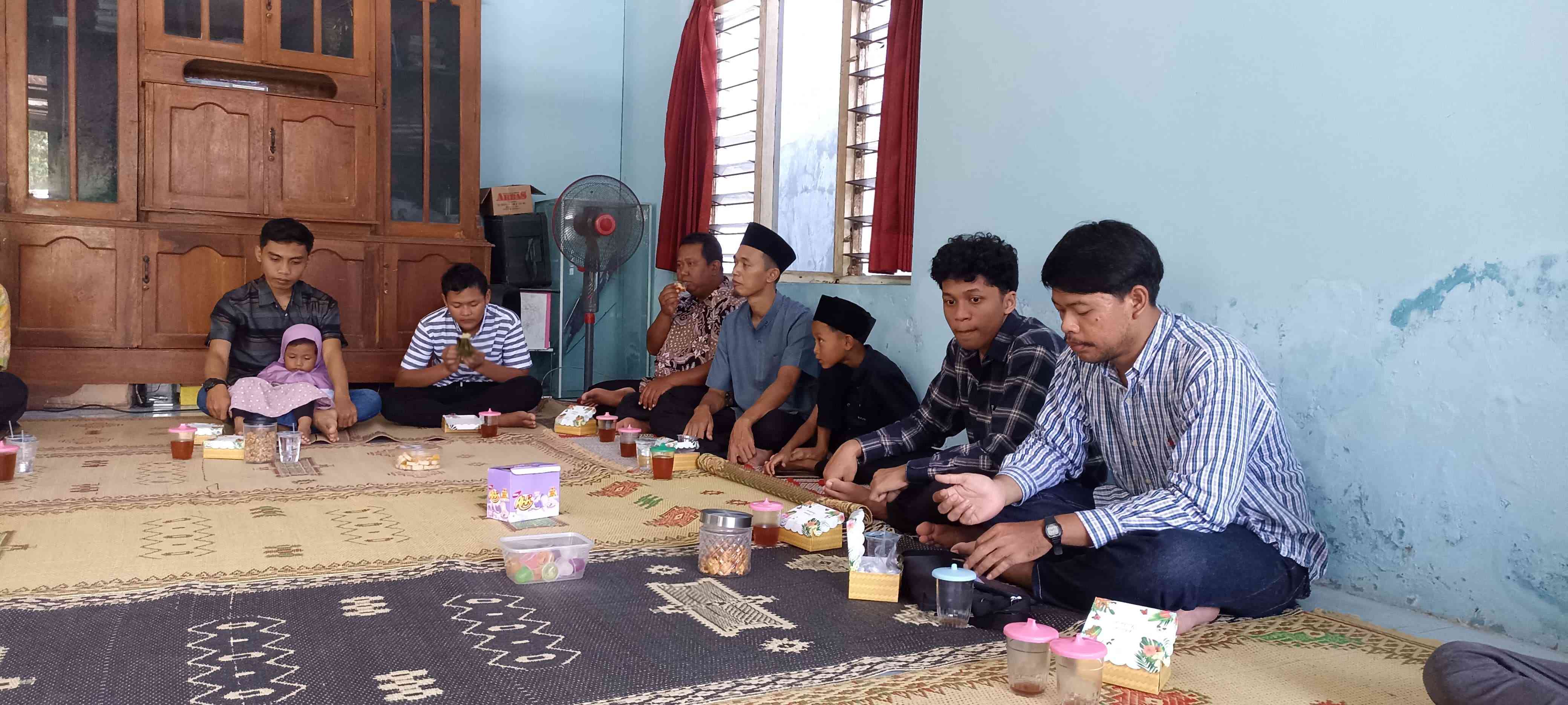 mengikuti acara yang sedang berlangsung: dokumentasi pribadi