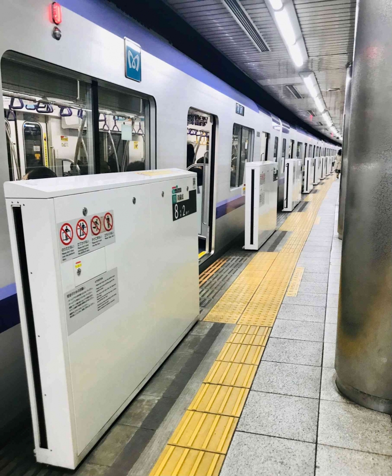 Kereta Subway (Metro), Denentoshi Line. Foto dok. pribadi.