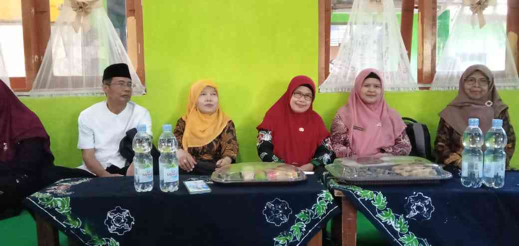 Penulis menghadiri undangan Halal Bihalal dan Parenting di SDN Banggle 02 | Sumber gambar: Susiyawati