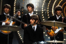 Para personel The Beatles: Ringo Starr (depan), John Lennon, Paul McCartney, dan George Harrison (kiri ke kanan belakang). (ANTARA/Instagram/@thebeatl