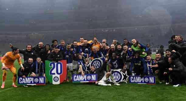 Inter Milan berhasil meraih gelar Serie A ke 20 setelah mengalahkan rival sekota, AC Milan. Sumber: getty images (Anadolu)