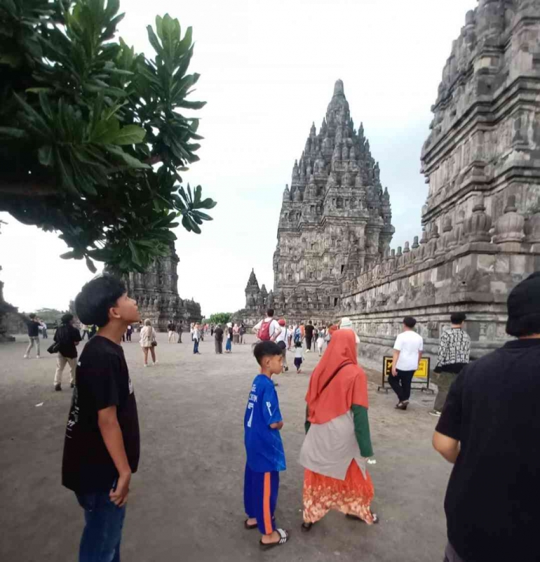 Saat di Candi Prambanan Yogyakarta (Foto: Dok. Pribadi)