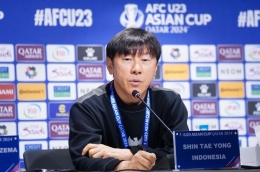 Pelatih timnas U-23 Indonesia, Shin Tae-yong saat konferensi pers sebelum Piala Asia U-23 2024, Minggu (14/4/2024). (Dok PSSI via superball.bolasport.com)