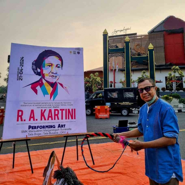 Foto RA Kartini menghiasi CFD Jl. Slamet Riyadi, Solo (Dok. pribadi)
