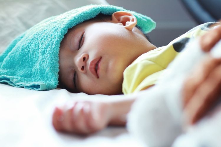 Ilustrasi anak menderita demam berdarah. Sumber: Shutterstock/Mama Belle and the kids via KOMPAS.com