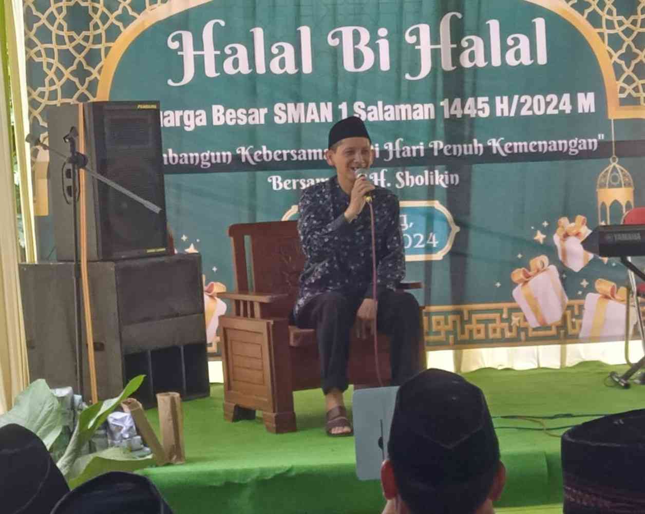 Penyampaian Hikmah Halal Bi Halal keluarga besar SMAN 1 Salaman oleh K.H. Sholikin.Dokpri