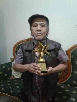 Ubun Kubarsah Menerima Penghargaan Anugerah Komponis Indonesia, tahun 2018. Foto: Facebook @Ubun-Kubarsah