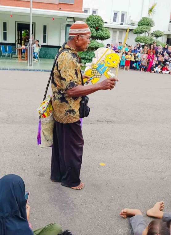 Potret humanis, penjual angkrek yang tergerus jaman  (dokpri)