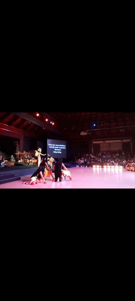 Rahwana memerintahkan Indrajit untuk membakar hidup-hidup Hanoman (dokpri)