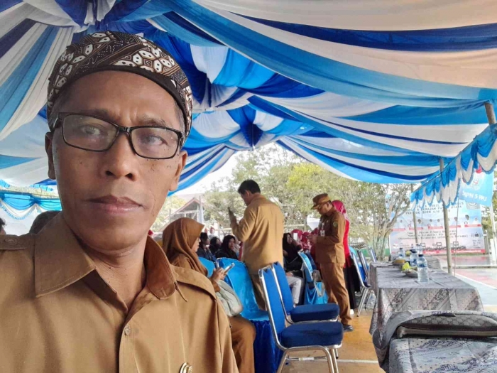 Swafoto dengan latar Pj. bupati dan kadisdikpora (dokpri)