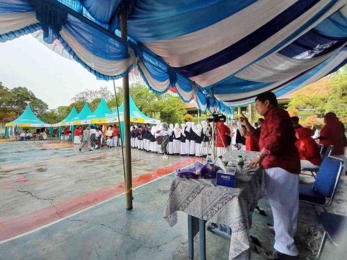 Peserta didik antre untuk memberikan suara (dokpri)