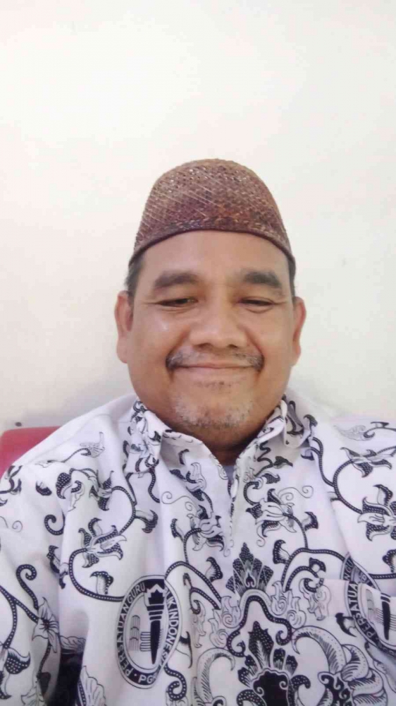 Omjay dengan batik kusuma bangsa/ dokpri