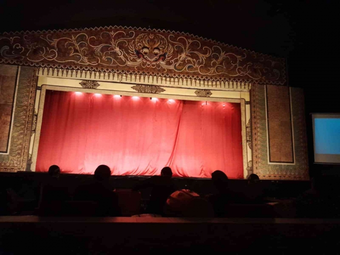 Tirai merah (dokpri)